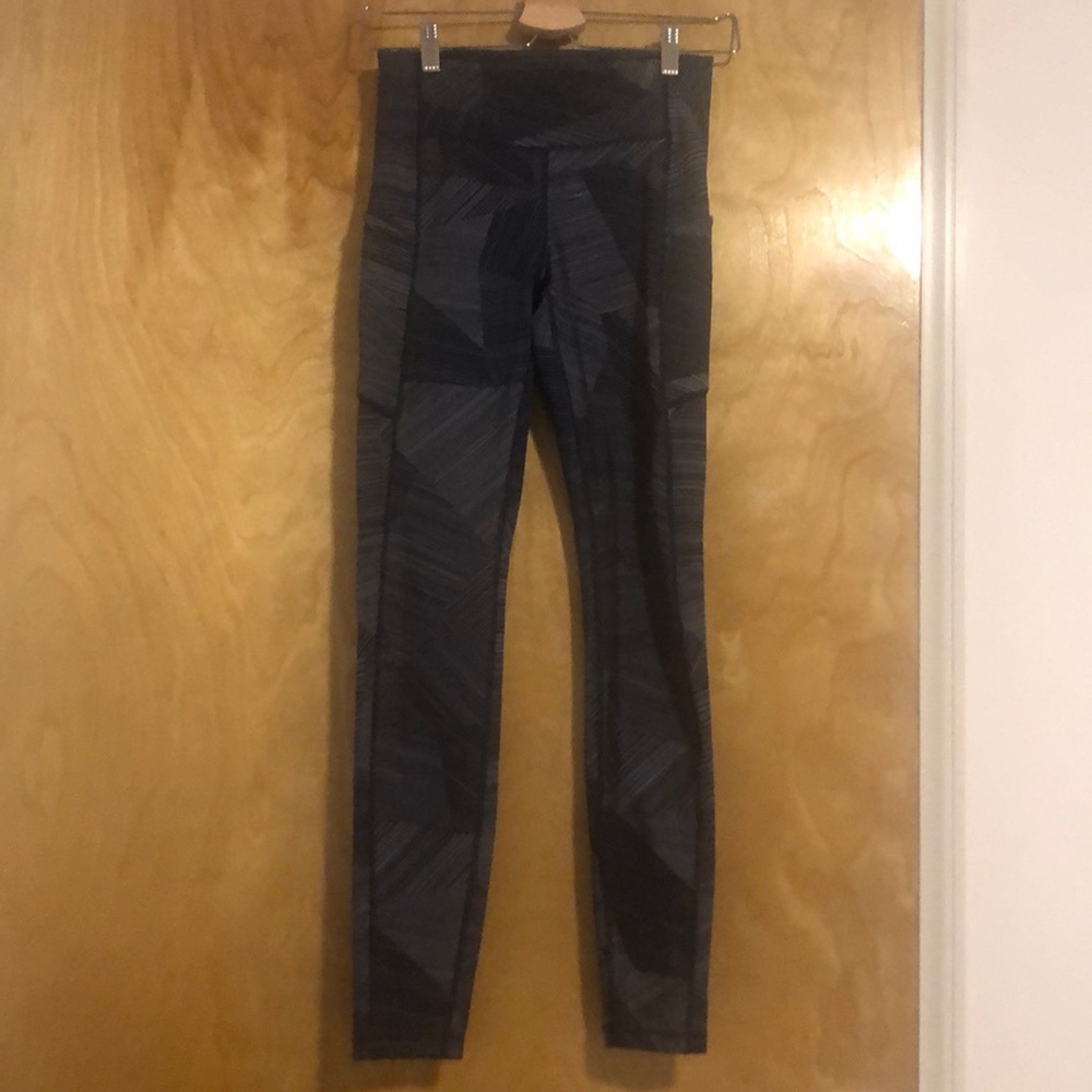 Lululemon speed up tight in navy pattern